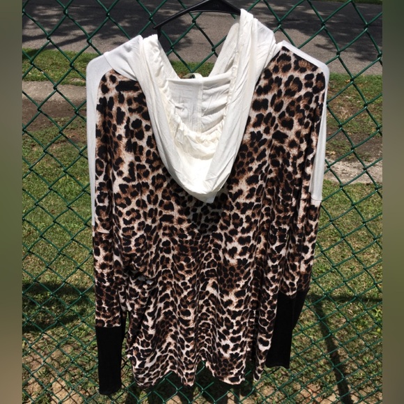 Colorblock Hoodie - Picture 2 of 4